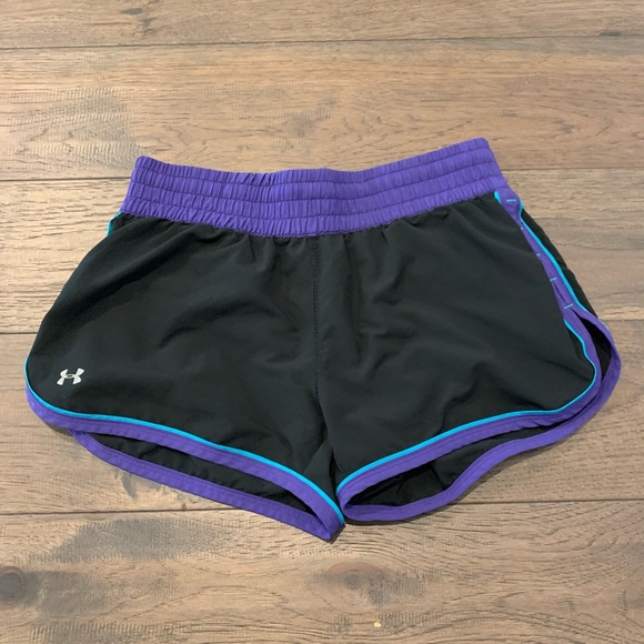Cute Under Armour Workout Shorts (size small) - Picture 3 of 6